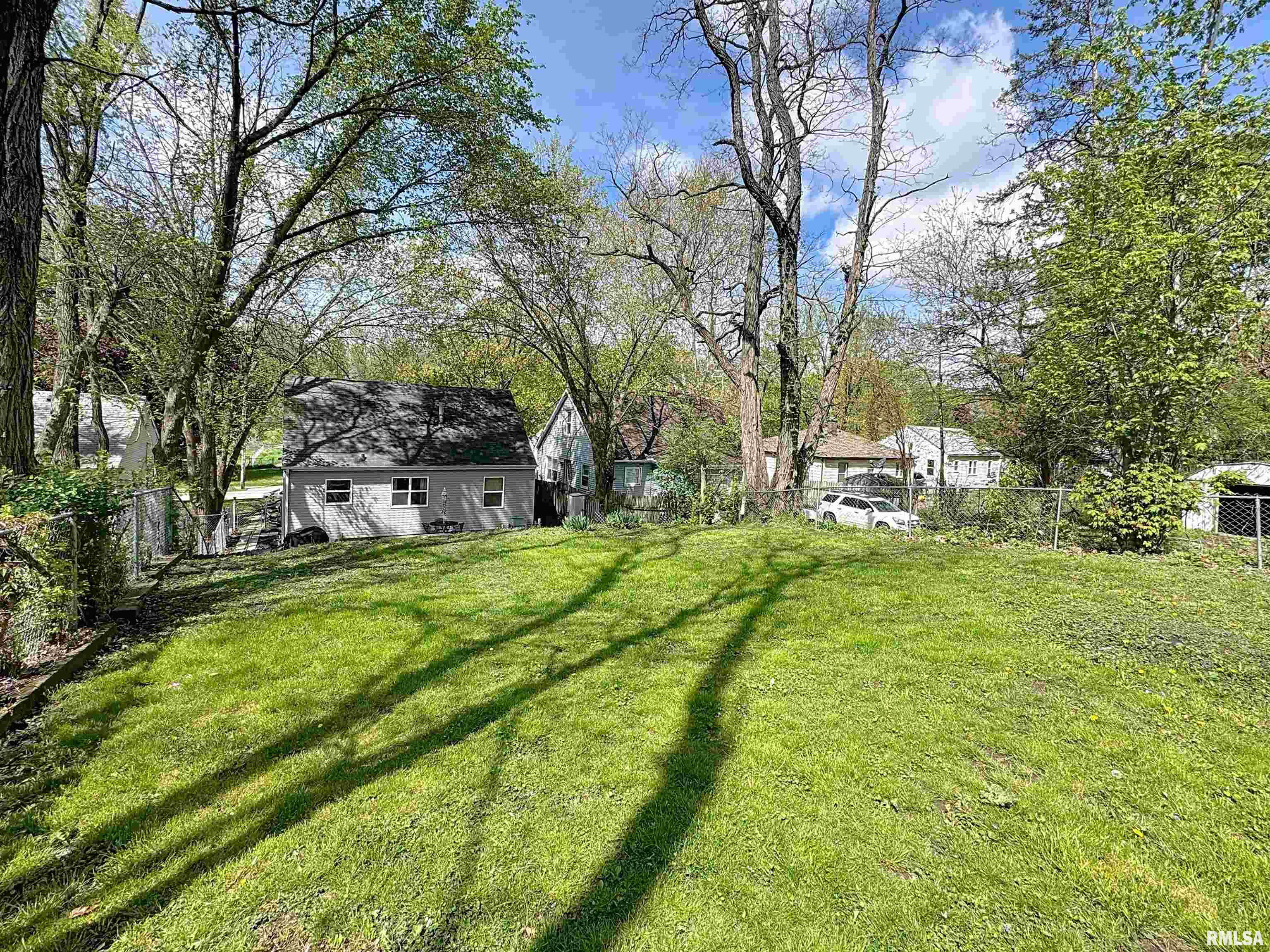 435 Waverly Road Davenport, IA 52804 - Photo 25 of 26 Gallery Image 25