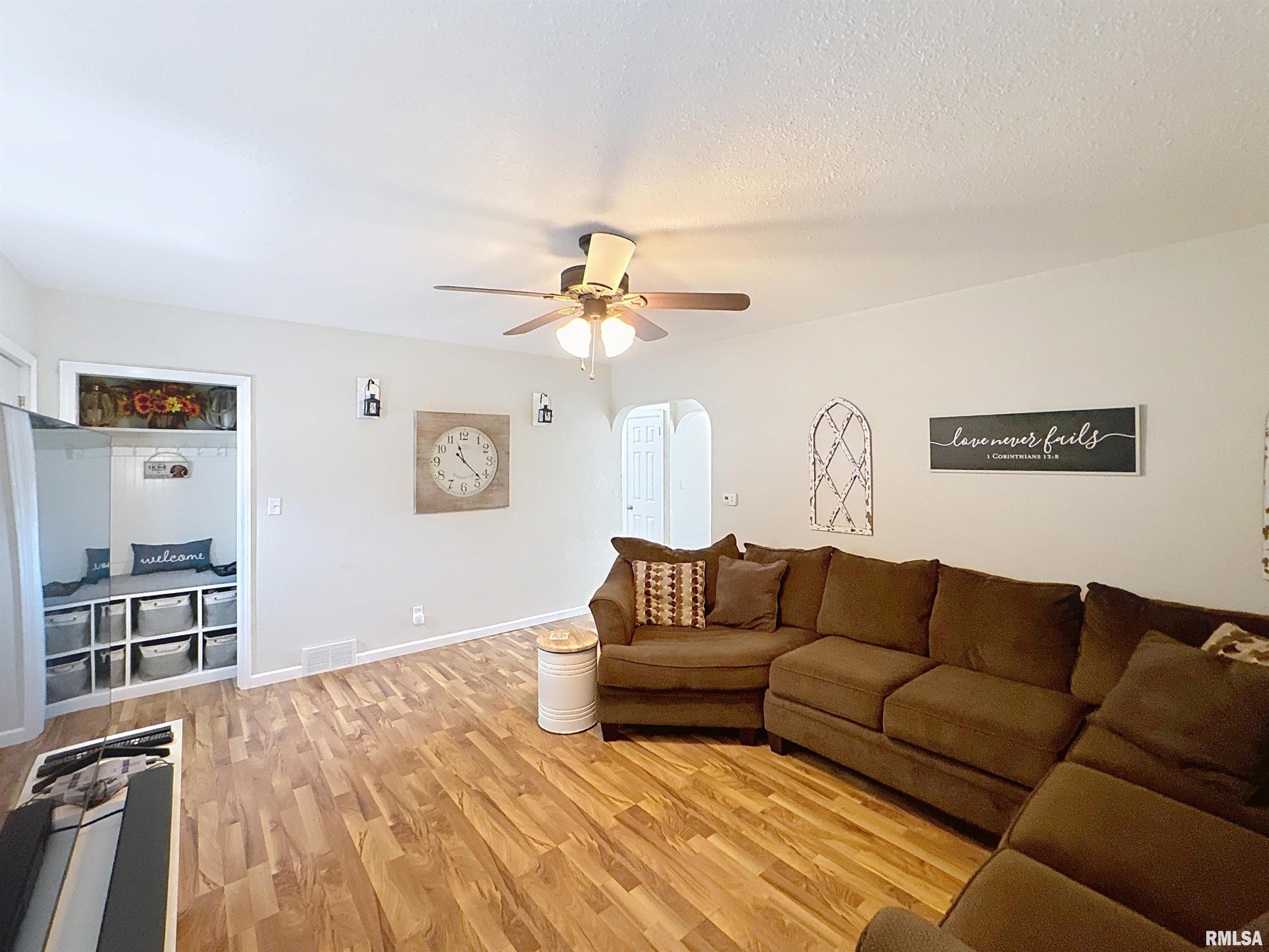 435 Waverly Road Davenport, IA 52804 - Photo 5 of 26 Gallery Image 5