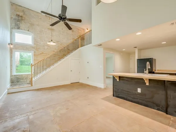 $1,700 | 110 South Main Street, Unit 104, Elgin, TX 78621
