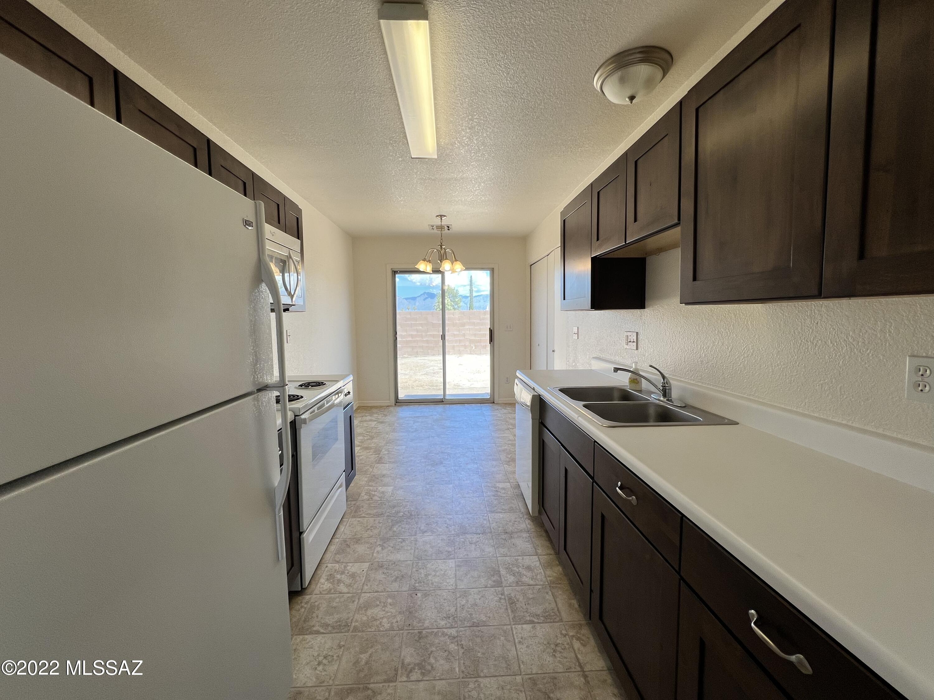 7025 Mitchell Flyer Road Tucson, AZ 85730 - Photo 4 of 17