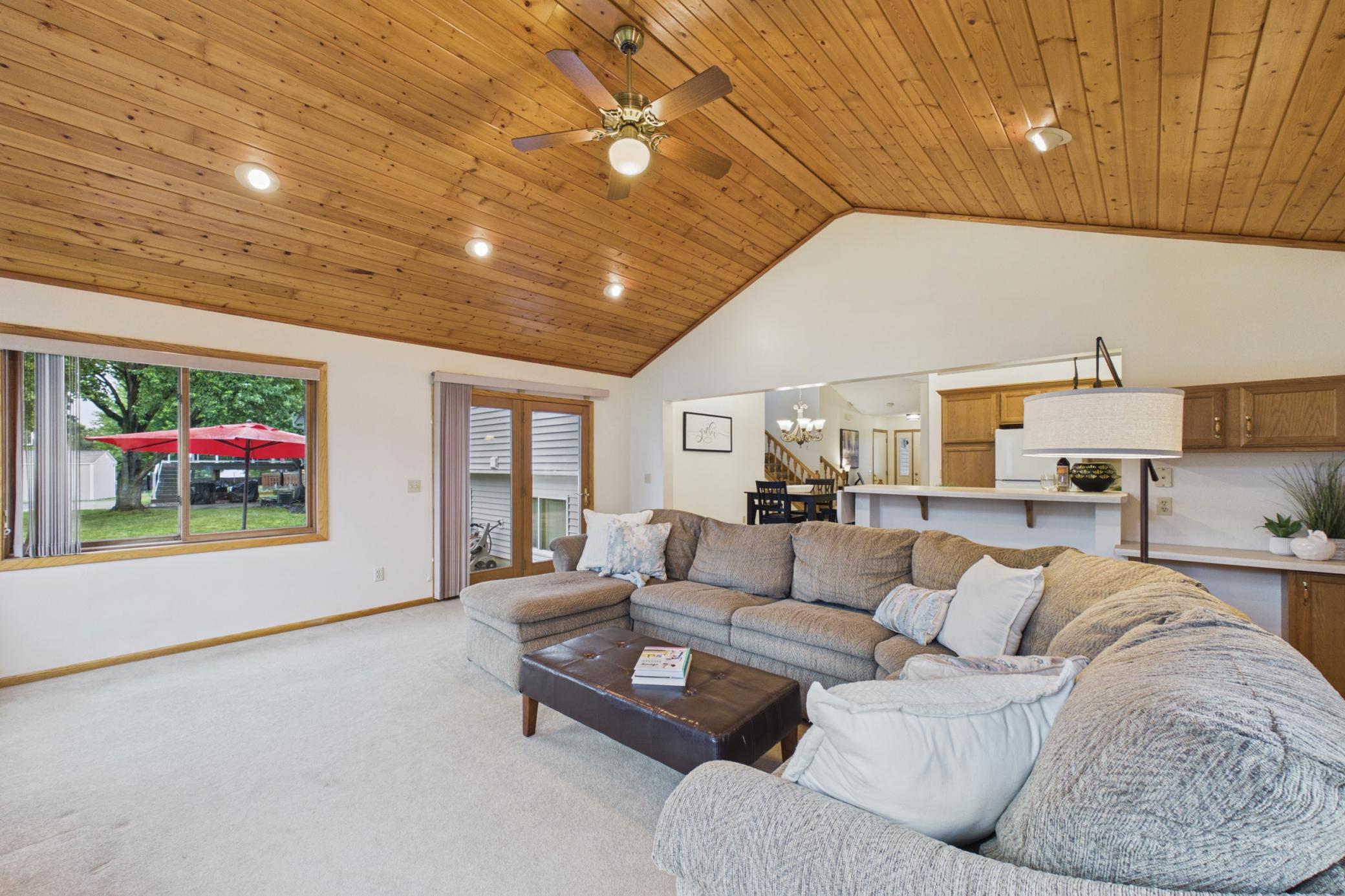 9176 Sierra Road Woodbury, MN 55125 - Photo 5 of 36