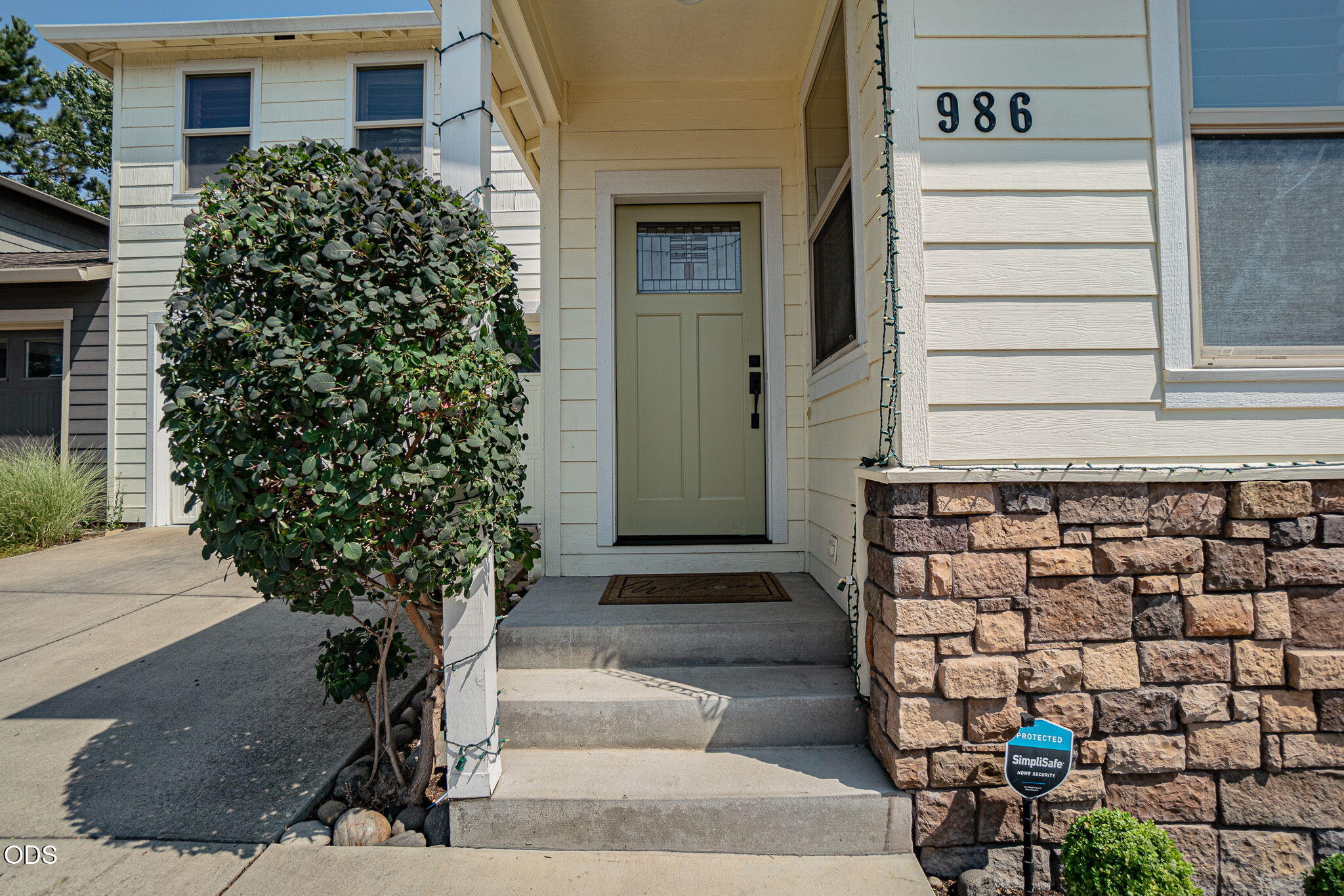 986 Stone Ridge Avenue Ashland, OR 97520 - Photo 2 of 26 Gallery Image 2
