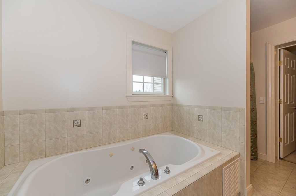 12 Cedar Drive Webster, MA 01570 - Photo 19 of 42