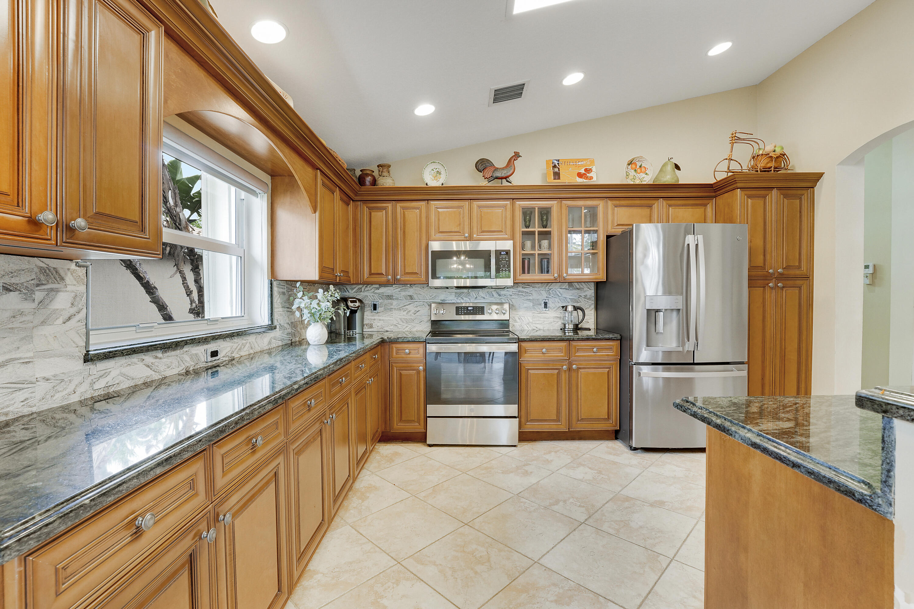 6818 Rienzo Street Wellington, FL 33467 - Photo 10 of 63 Kitchen