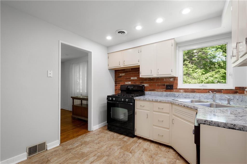 3229 Arapahoe Road Pittsburgh, PA 15241 - Photo 14 of 32