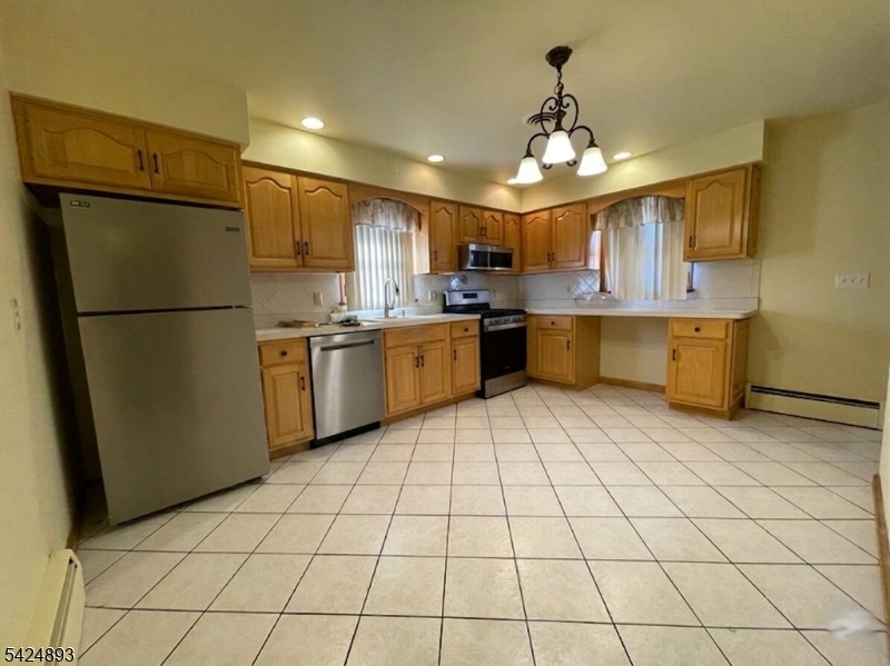 405 Redcliffe Street Elizabeth Port, NJ 07206 - Photo 6 of 10