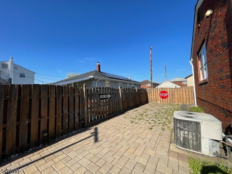 405 Redcliffe Street Elizabeth Port, NJ 07206 - Photo 8 of 10 a front view of a building