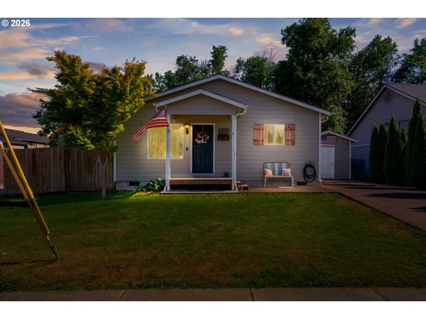 $379,000 | 285 East 3rd Avenue, Junction City, OR 97448