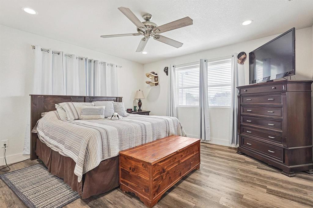 1161 Lynn Creek Road Jacksboro, TX 76458 - Photo 13 of 28 a bedroom with double bed and a dresser