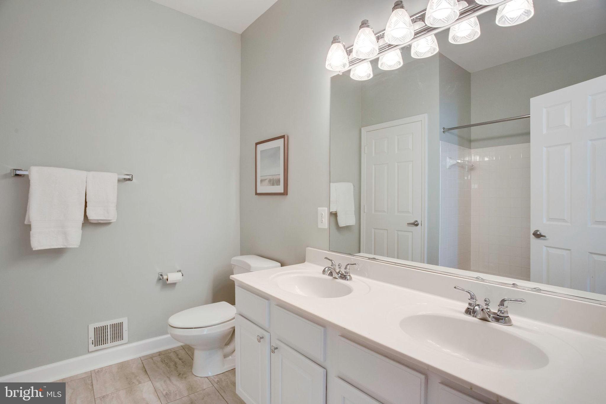 5753 Colchester Road Fairfax, VA 22030 - Photo 16 of 61 En-Suite full bathroom on main level