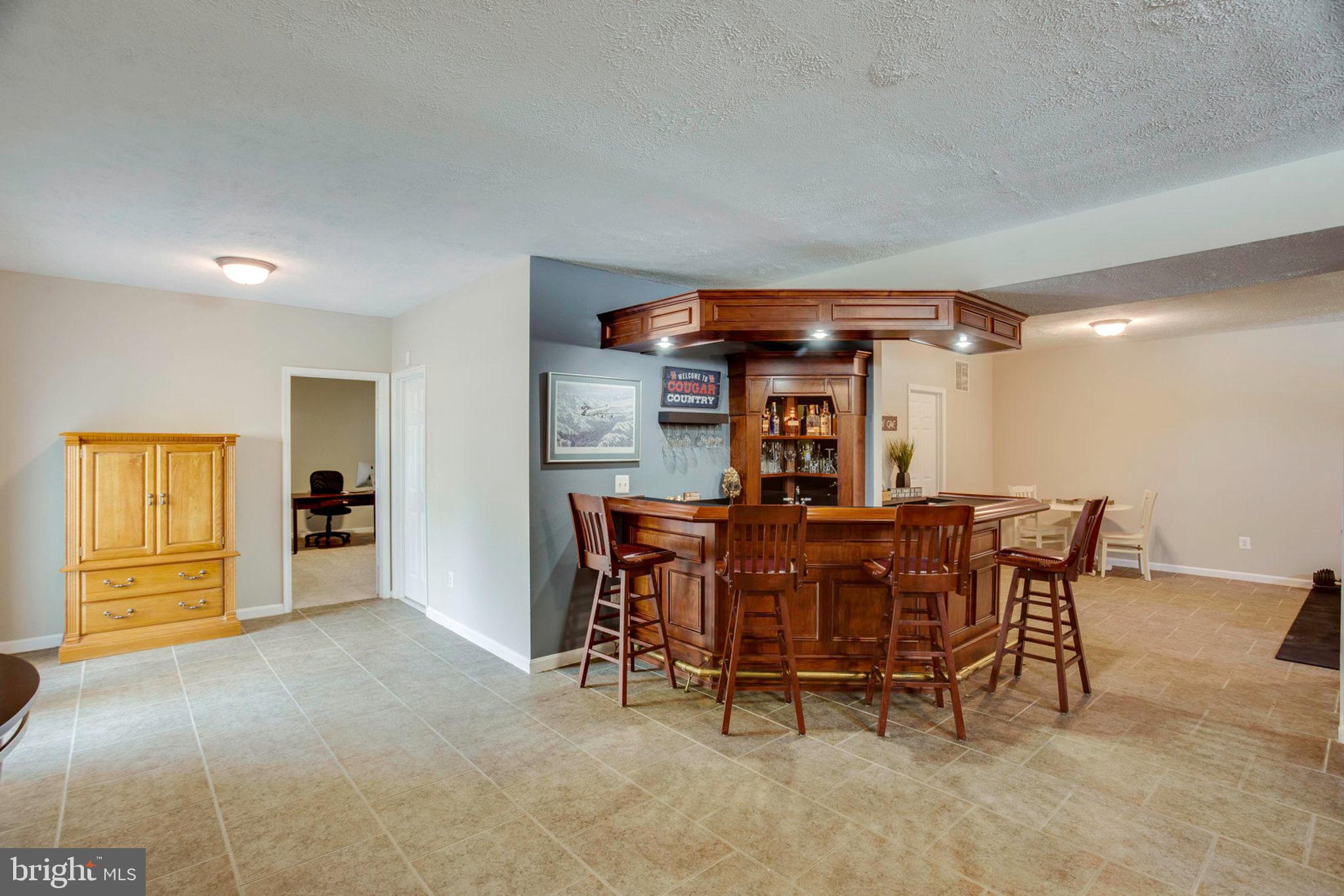 5753 Colchester Road Fairfax, VA 22030 - Photo 39 of 61 Bar area