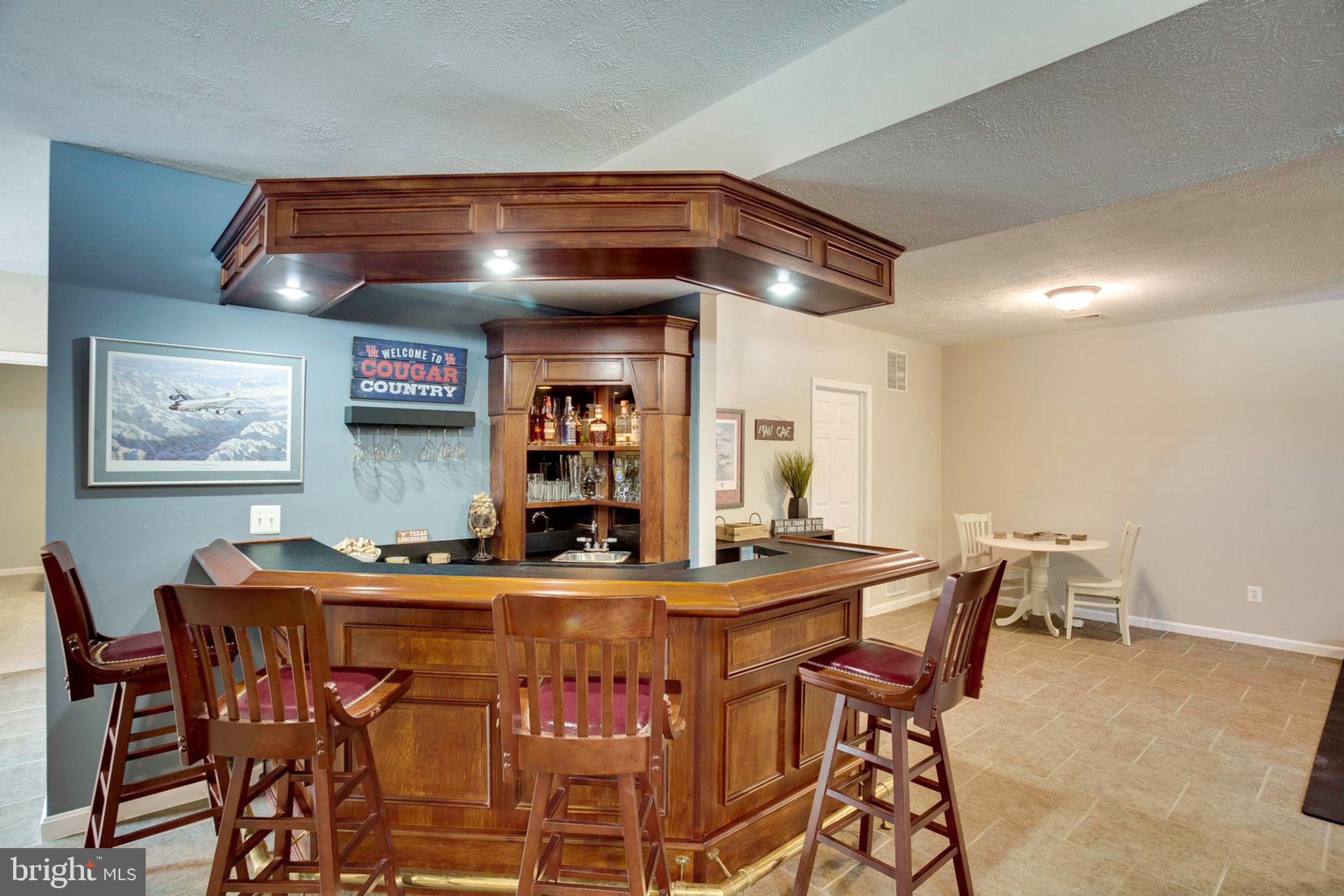 5753 Colchester Road Fairfax, VA 22030 - Photo 41 of 61 Bar area