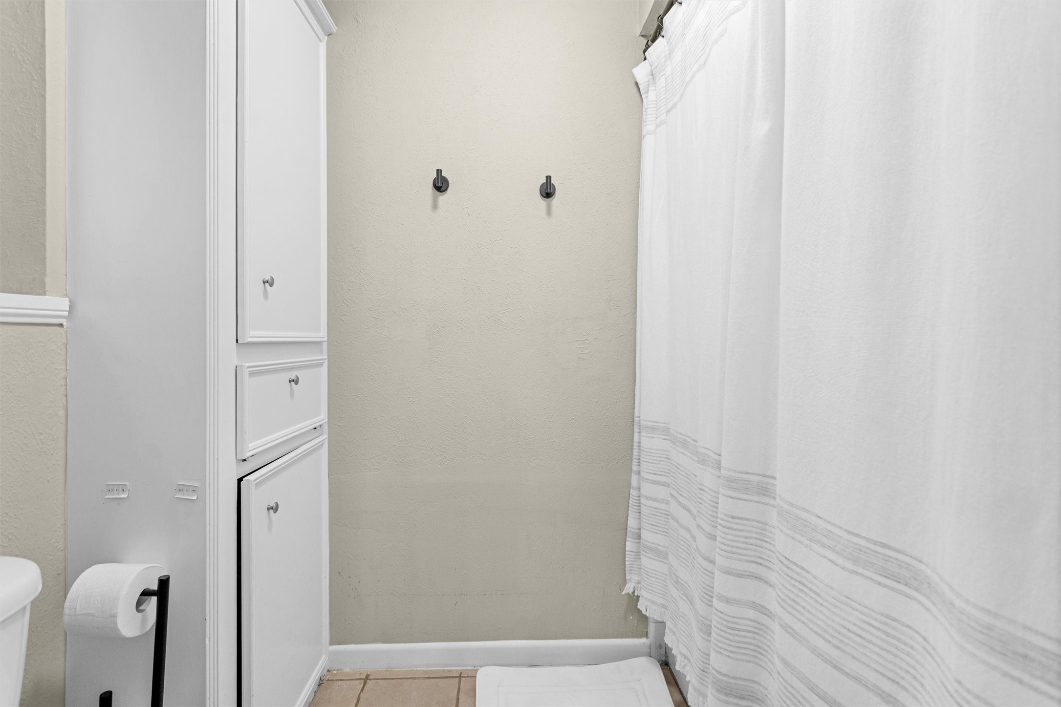 2005 Tickner Street Conroe, TX 77301 - Photo 29 of 50 Primary bath