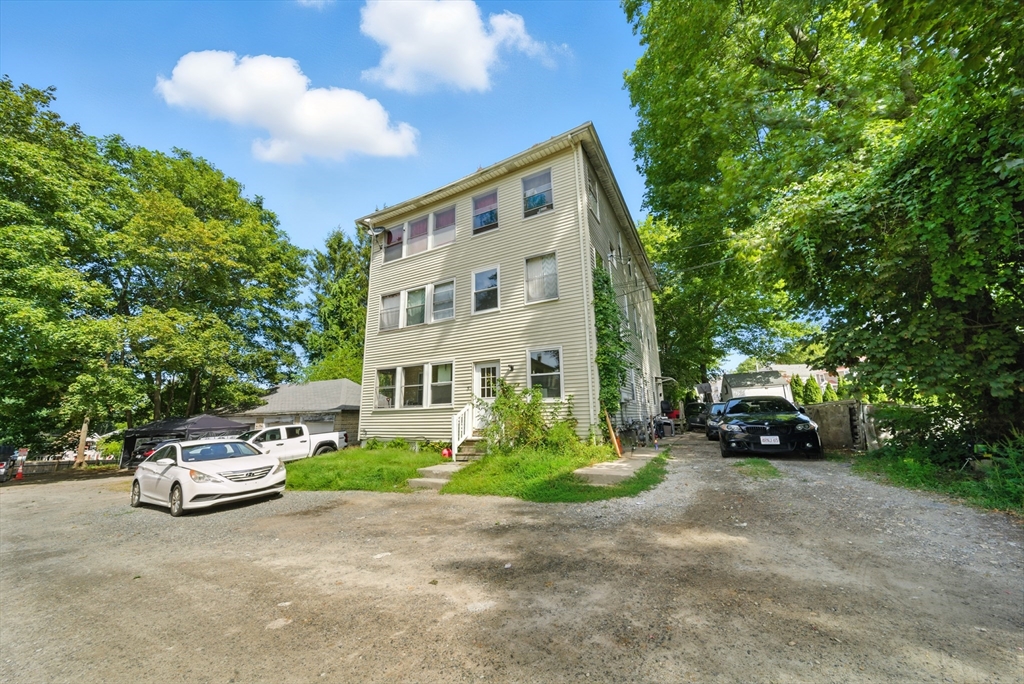 5 Robinson Street Webster, MA 01570 - Photo 2 of 26 Gallery Image 2