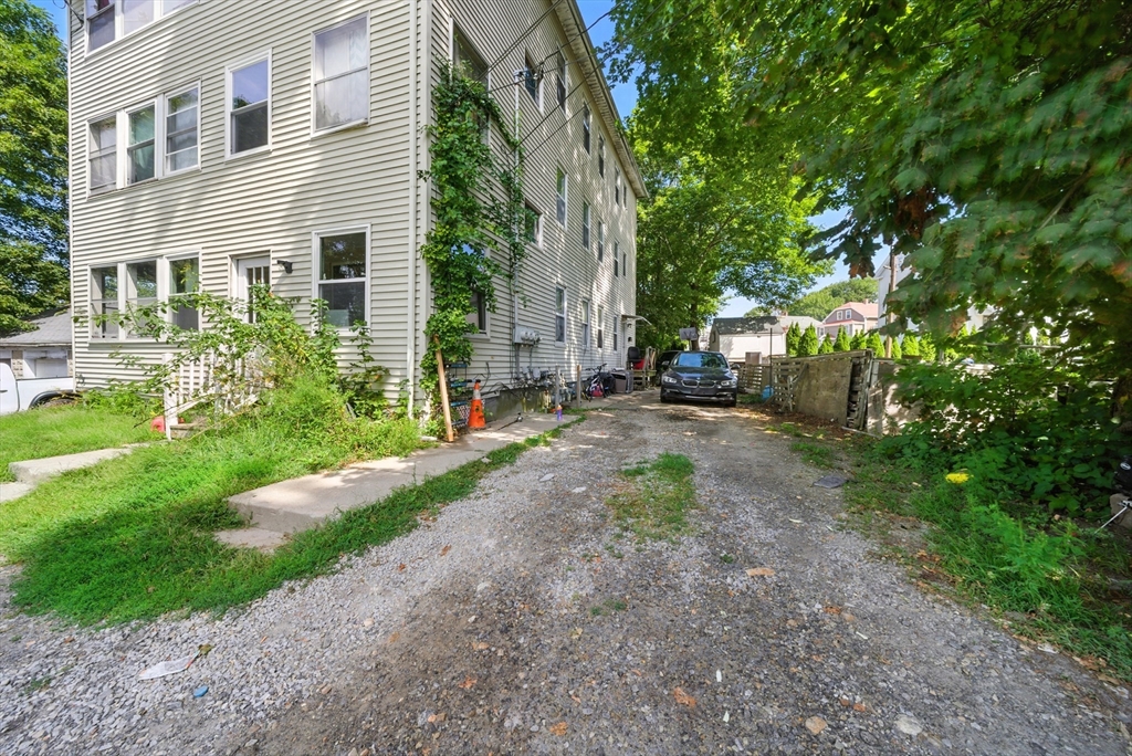 5 Robinson Street Webster, MA 01570 - Photo 4 of 26 Gallery Image 4