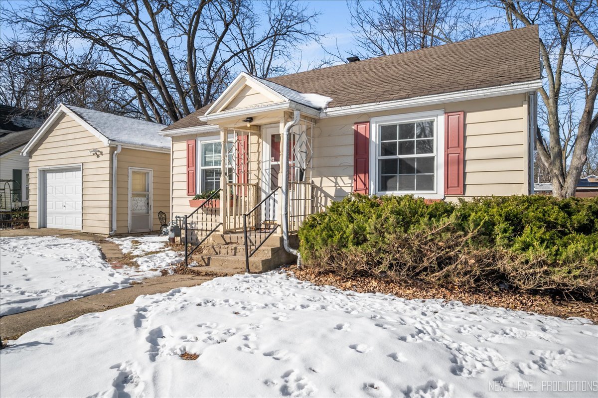 611 Carlson Street Sycamore, IL 60178 - Photo 2 of 21