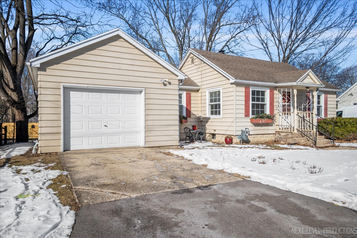 611 Carlson Street Sycamore, IL 60178 - Photo 3 of 21