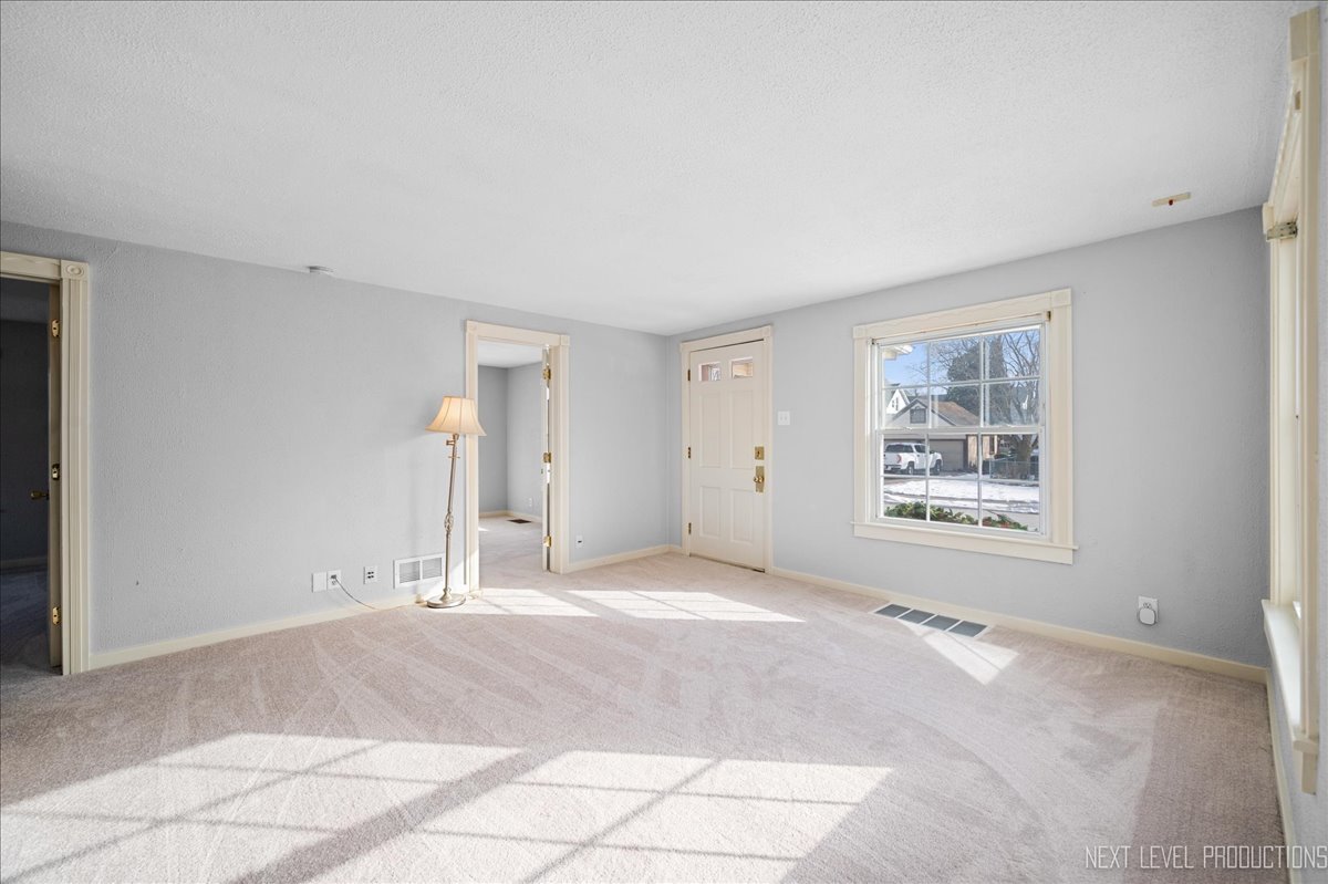 611 Carlson Street Sycamore, IL 60178 - Photo 6 of 21