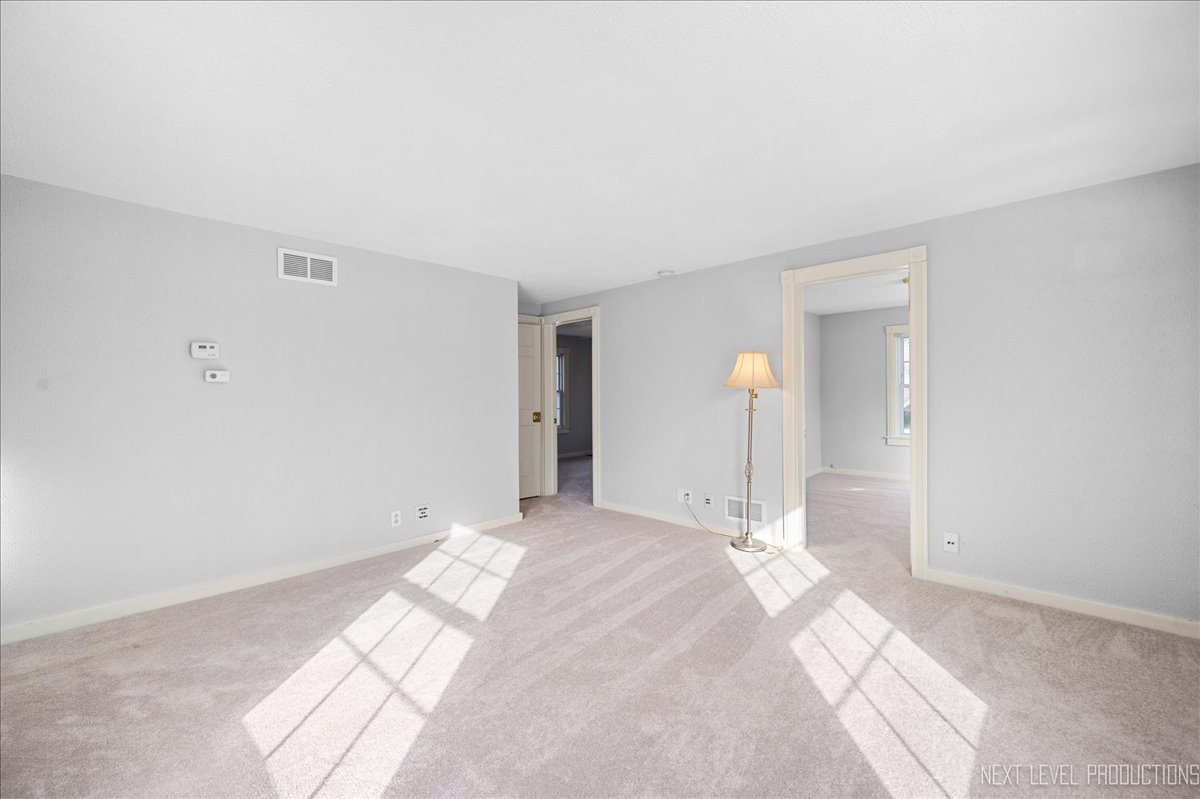 611 Carlson Street Sycamore, IL 60178 - Photo 8 of 21