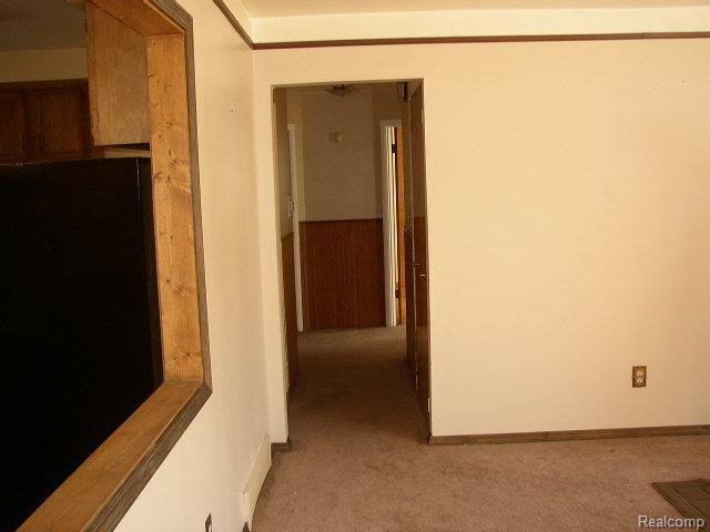 32036 Kelly Road Roseville, MI 48066 - Photo 9 of 25 Hallway 1 of 2