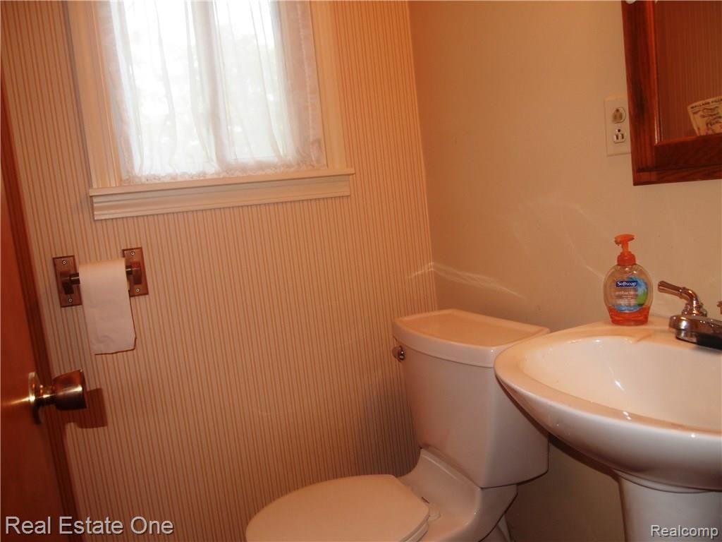 540 West Livingston Road Highland, MI 48357 - Photo 15 of 25 P1016760.JPG