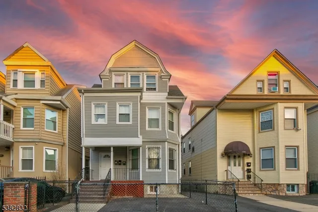 $2,350 | 178 North 16th Street, Unit 2, East Orange, NJ 07017