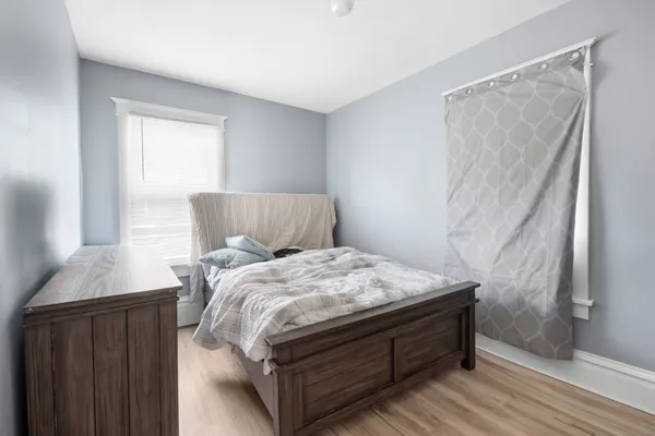 $315,000 | 544 East New York Street, Aurora, IL 60505