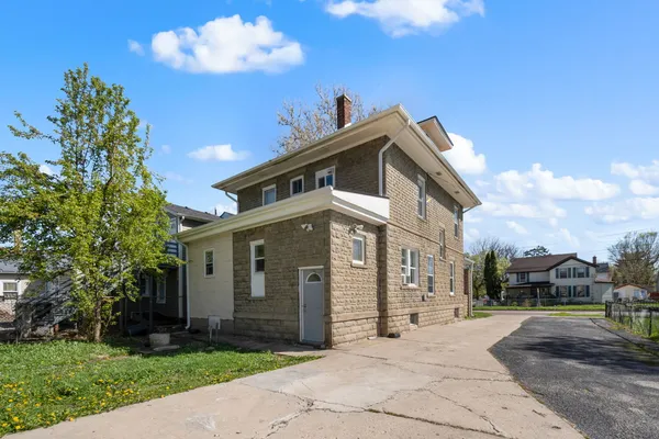 $315,000 | 544 East New York Street, Aurora, IL 60505