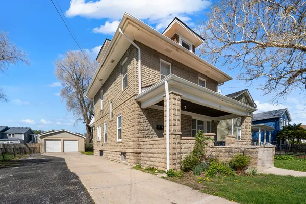 $315,000 | 544 East New York Street, Aurora, IL 60505