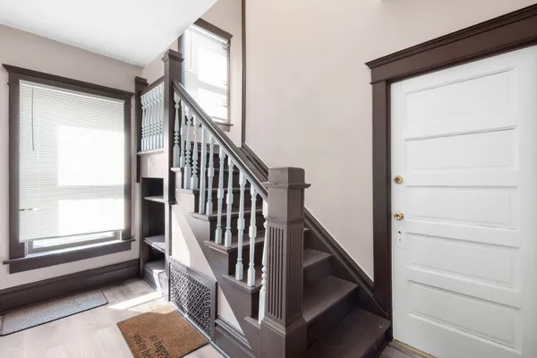 $315,000 | 544 East New York Street, Aurora, IL 60505
