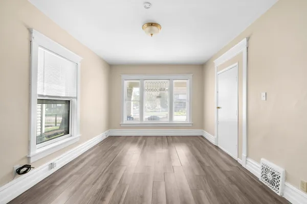 $315,000 | 544 East New York Street, Aurora, IL 60505