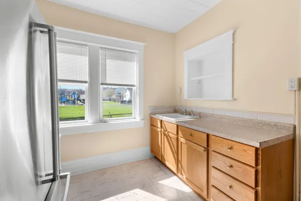 $315,000 | 544 East New York Street, Aurora, IL 60505
