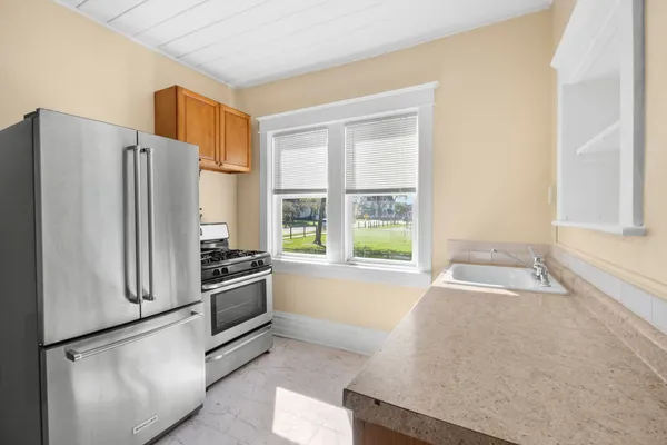 $315,000 | 544 East New York Street, Aurora, IL 60505