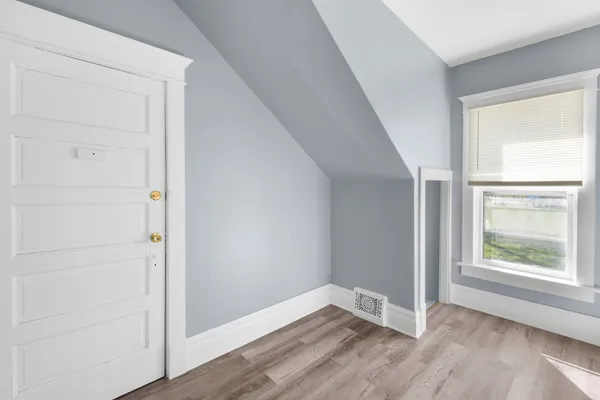 $315,000 | 544 East New York Street, Aurora, IL 60505