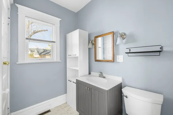 $315,000 | 544 East New York Street, Aurora, IL 60505