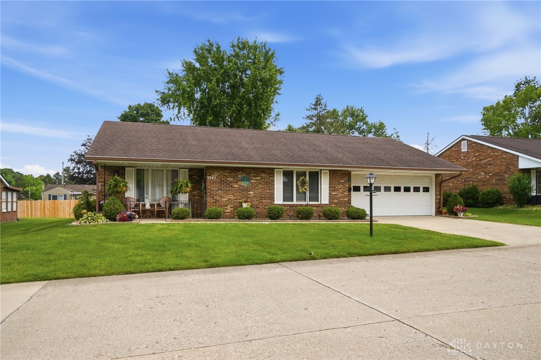 1043 Armsgate Road Springfield, OH 45503 - Photo 3 of 43