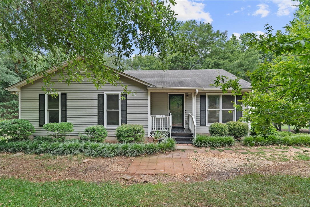 1109 Manse Jolly Road Anderson, SC 29621 - Photo 1 of 21 Gallery Image 1
