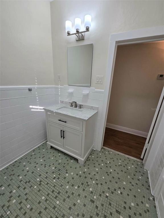 3301 West Woodlawn Avenue Tampa, FL 33607 - Photo 14 of 39 a bathroom with a sink a toilet and a mirror
