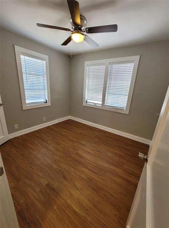 3301 West Woodlawn Avenue Tampa, FL 33607 - Photo 25 of 39 a view of an empty room with a window