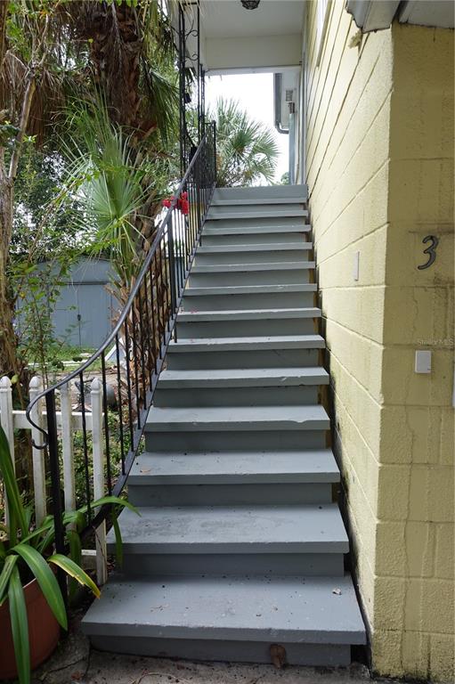 3301 West Woodlawn Avenue Tampa, FL 33607 - Photo 28 of 39 a view of entryway with wooden floor