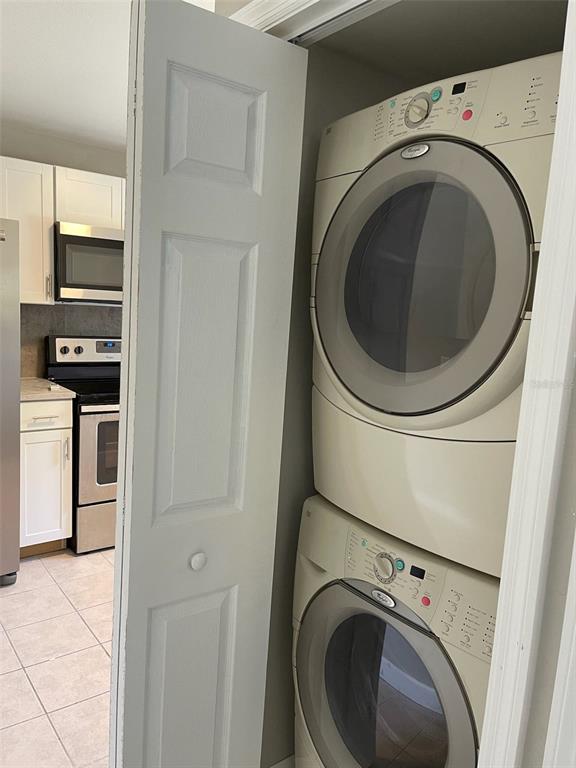 3301 West Woodlawn Avenue Tampa, FL 33607 - Photo 34 of 39 a utility room with dryer and washer
