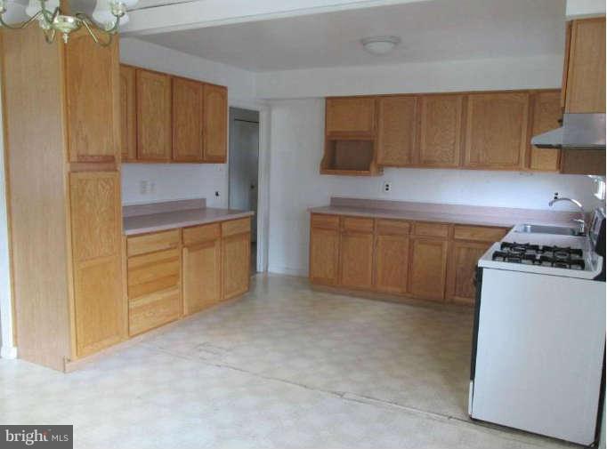 32 Caraway Road Reisterstown, MD 21136 - Photo 3 of 11 Kitchen