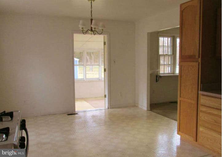 32 Caraway Road Reisterstown, MD 21136 - Photo 4 of 11 Kitchen