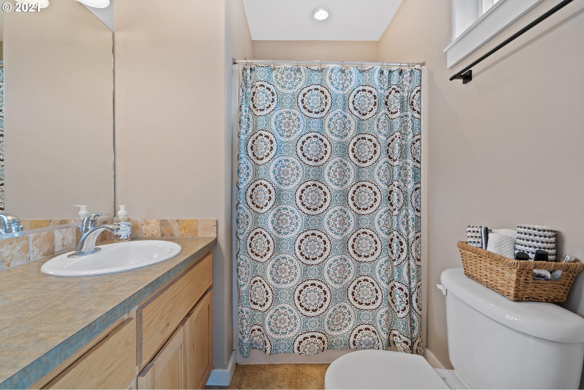 310 West Division Street Ridgefield, WA 98642 - Photo 21 of 32 Bathroom, Attached