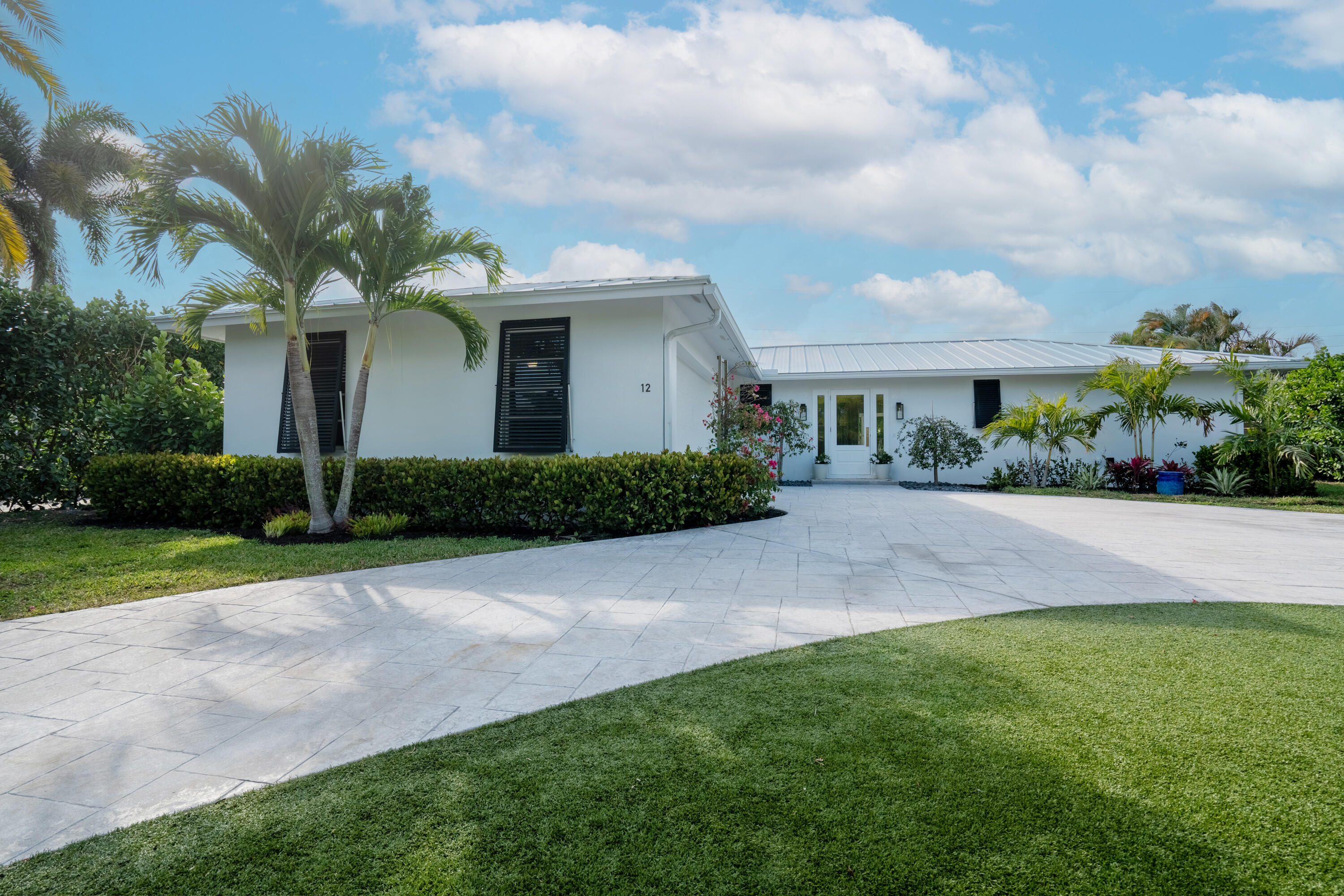 12 Southeast Hitching Post Circle Tequesta, FL 33469 - Photo 1 of 65 Hitch out-16