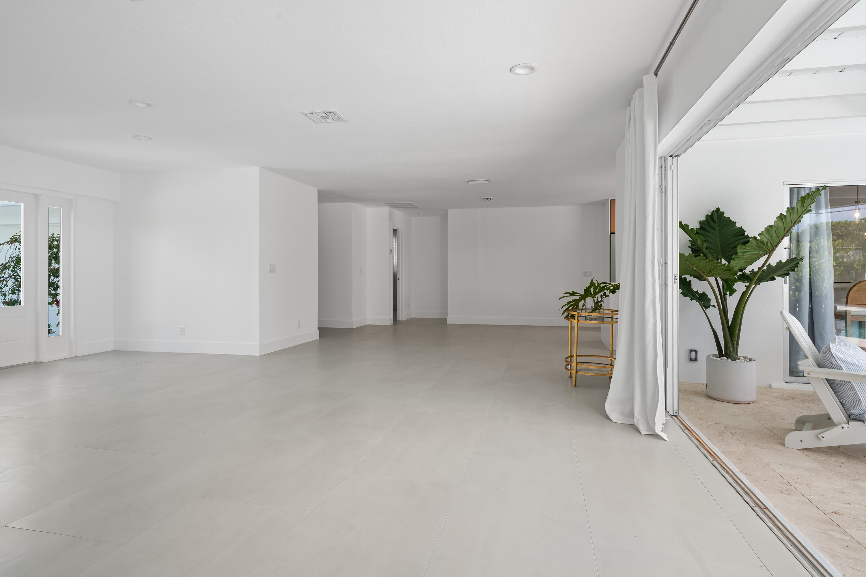 12 Southeast Hitching Post Circle Tequesta, FL 33469 - Photo 12 of 65 12 Hitching Post Circle Tequesta 8-3