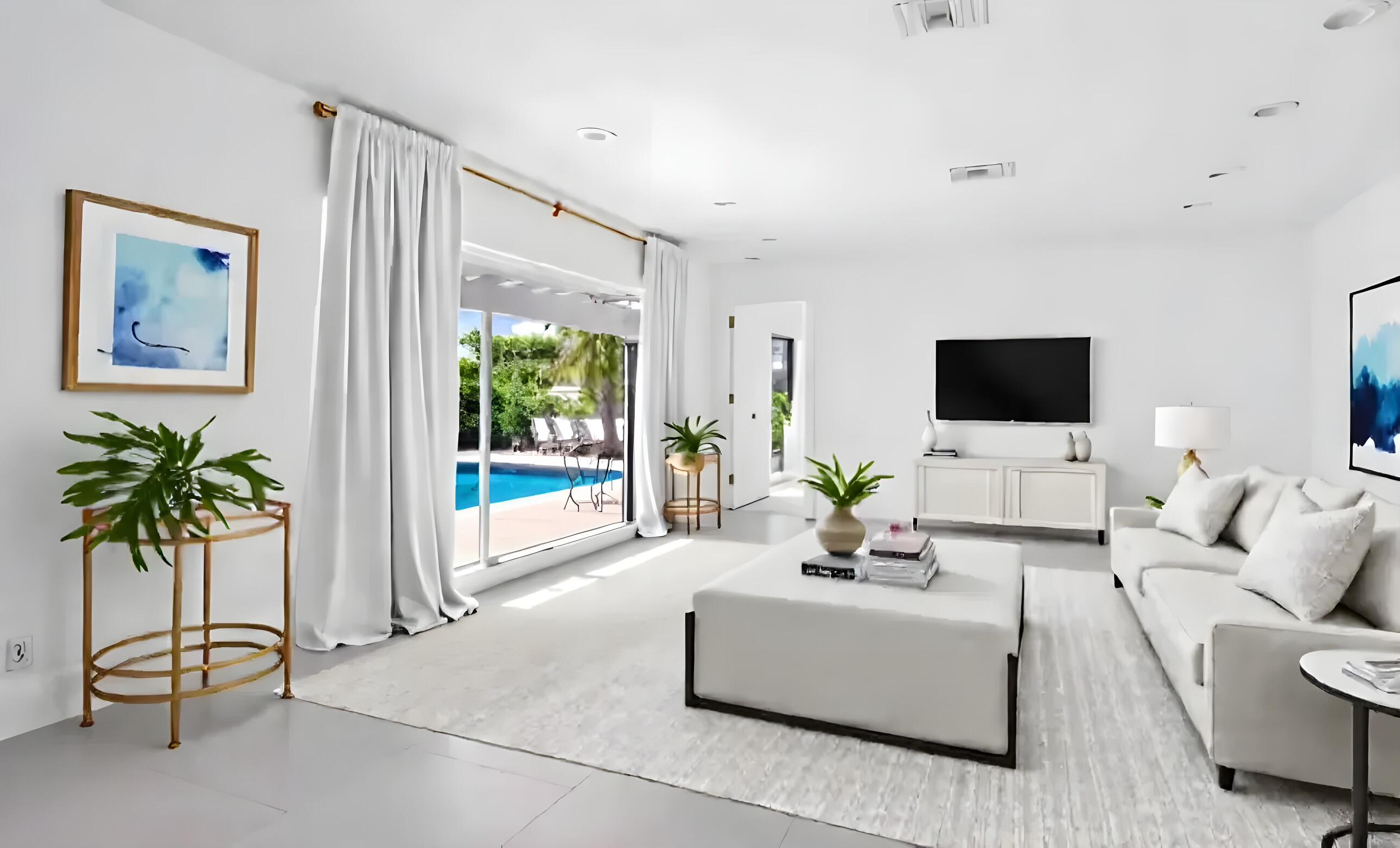 12 Southeast Hitching Post Circle Tequesta, FL 33469 - Photo 26 of 65 Living room