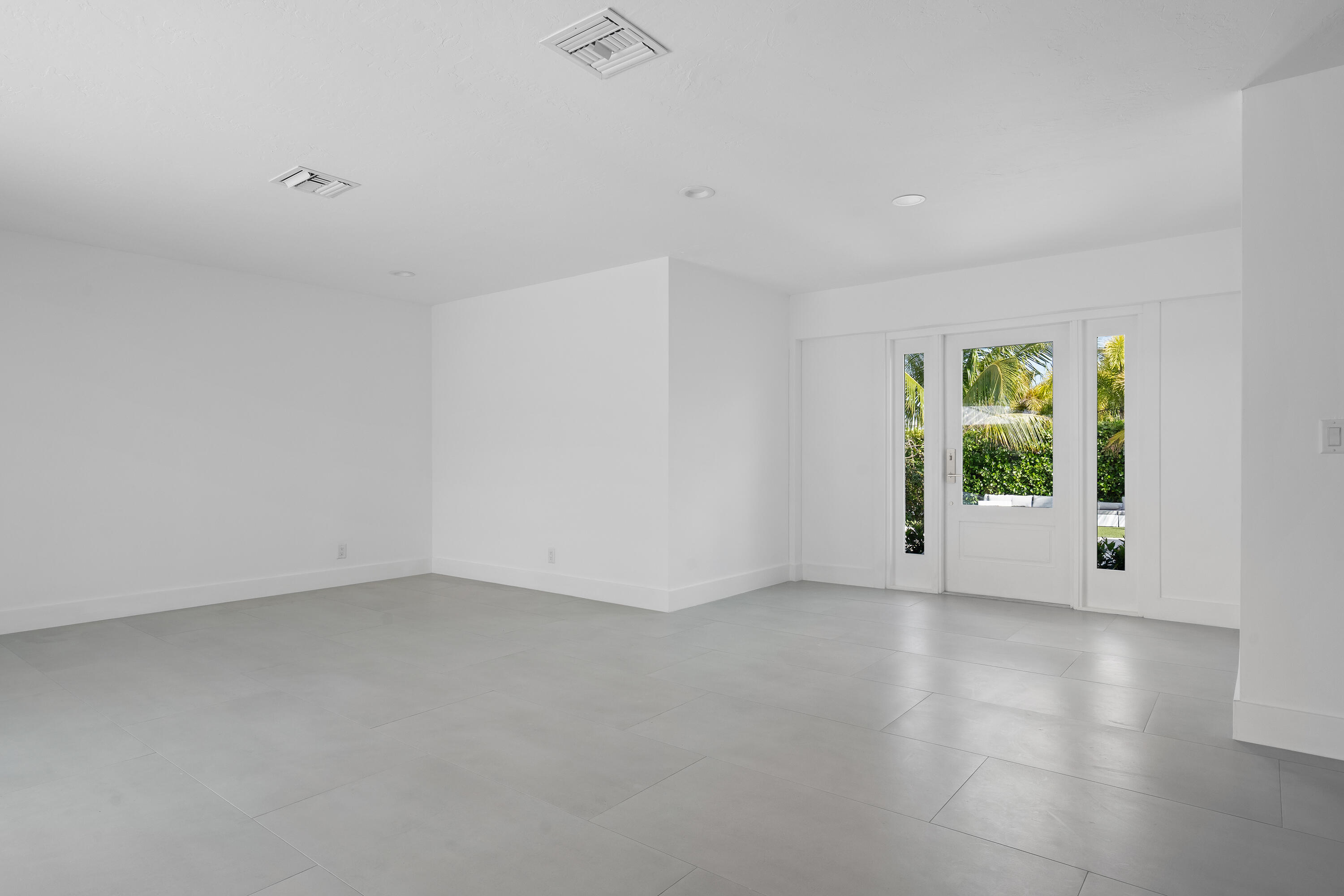 12 Southeast Hitching Post Circle Tequesta, FL 33469 - Photo 10 of 65 12 Hitching Post Circle Tequesta 3-3