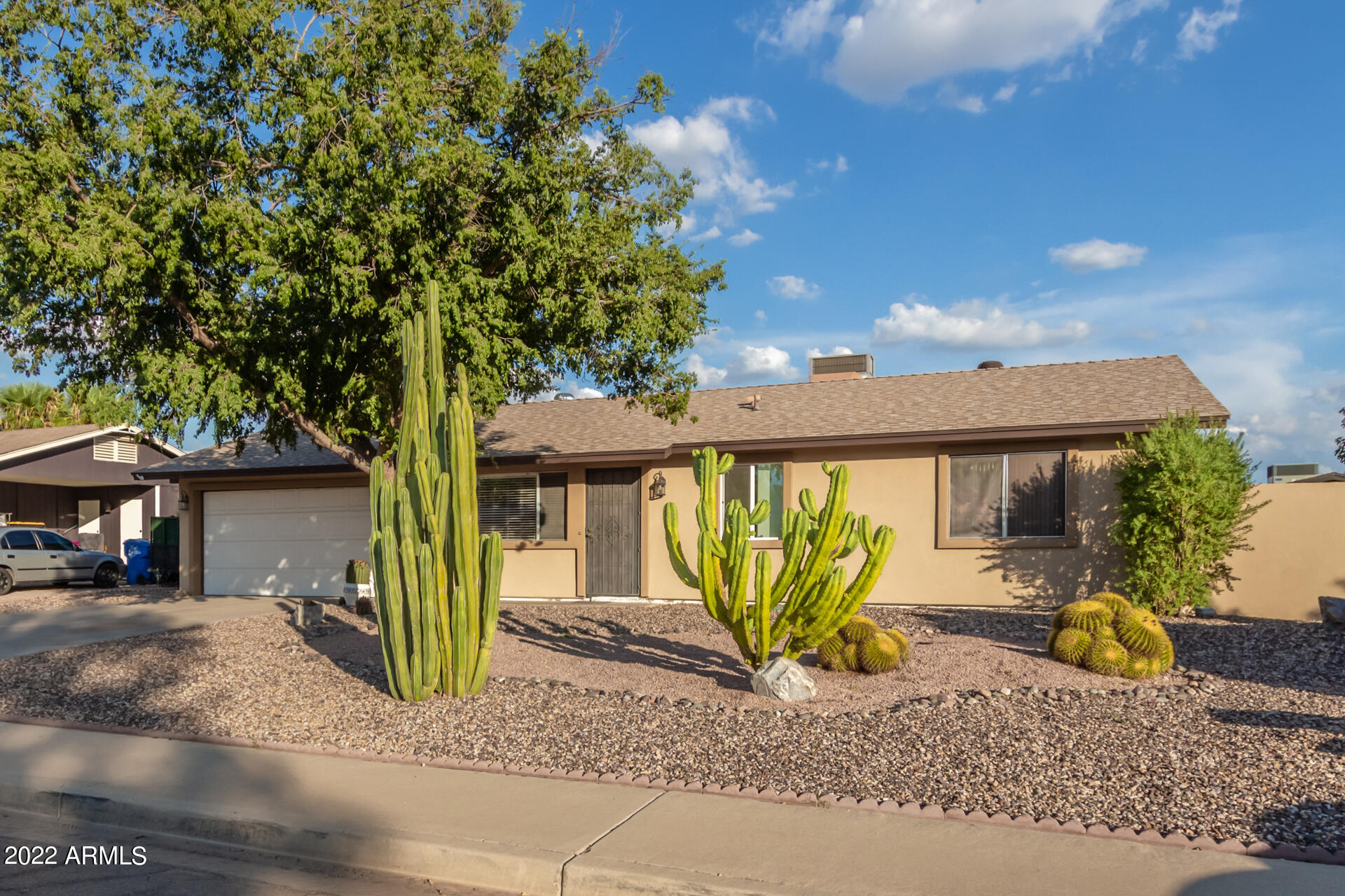 2501 East John Cabot Road Phoenix, AZ 85032 - Photo 3 of 23 0003-03 - John Cabot