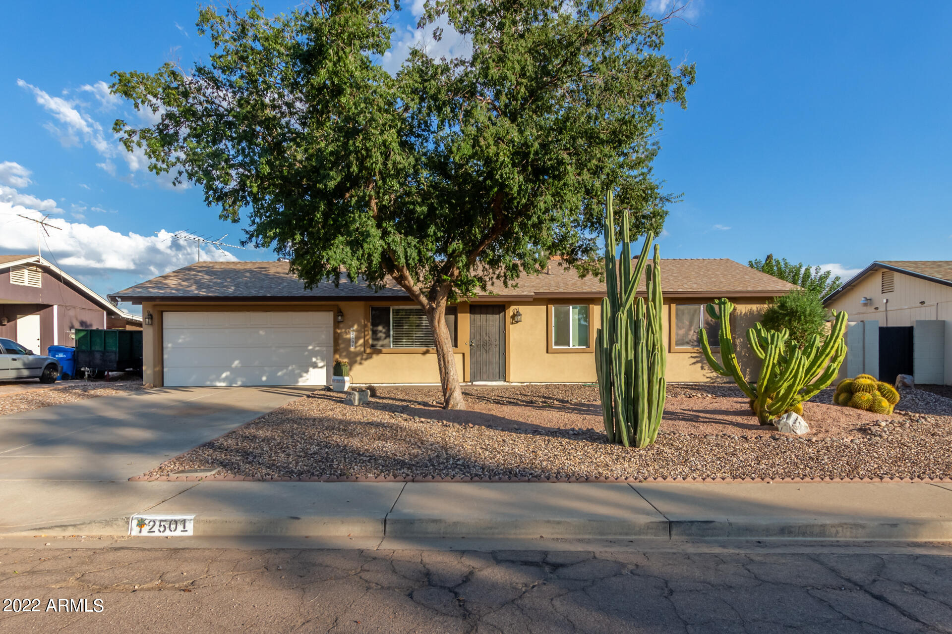 2501 East John Cabot Road Phoenix, AZ 85032 - Photo 4 of 23 0001-01 - John Cabot